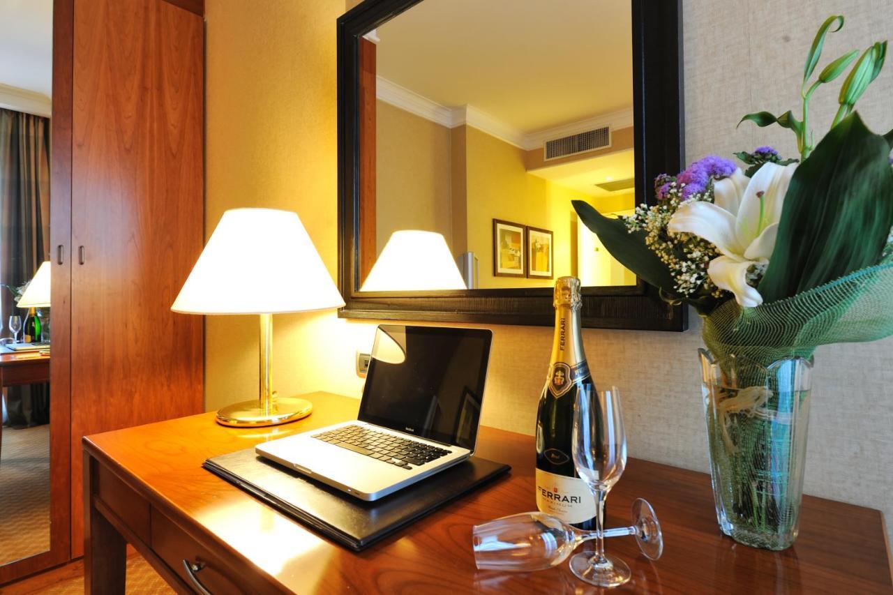 Lh Hotel Lloyd Roma Exterior photo